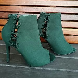 Forrest Green Booties Size 6 💙FREE GUESS HEELS💙